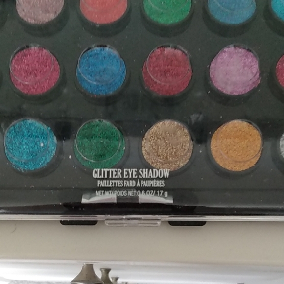 24 Glitter Eye Shadow kit Party Halloween Cosplay New Years Eve - Picture 5 of 16